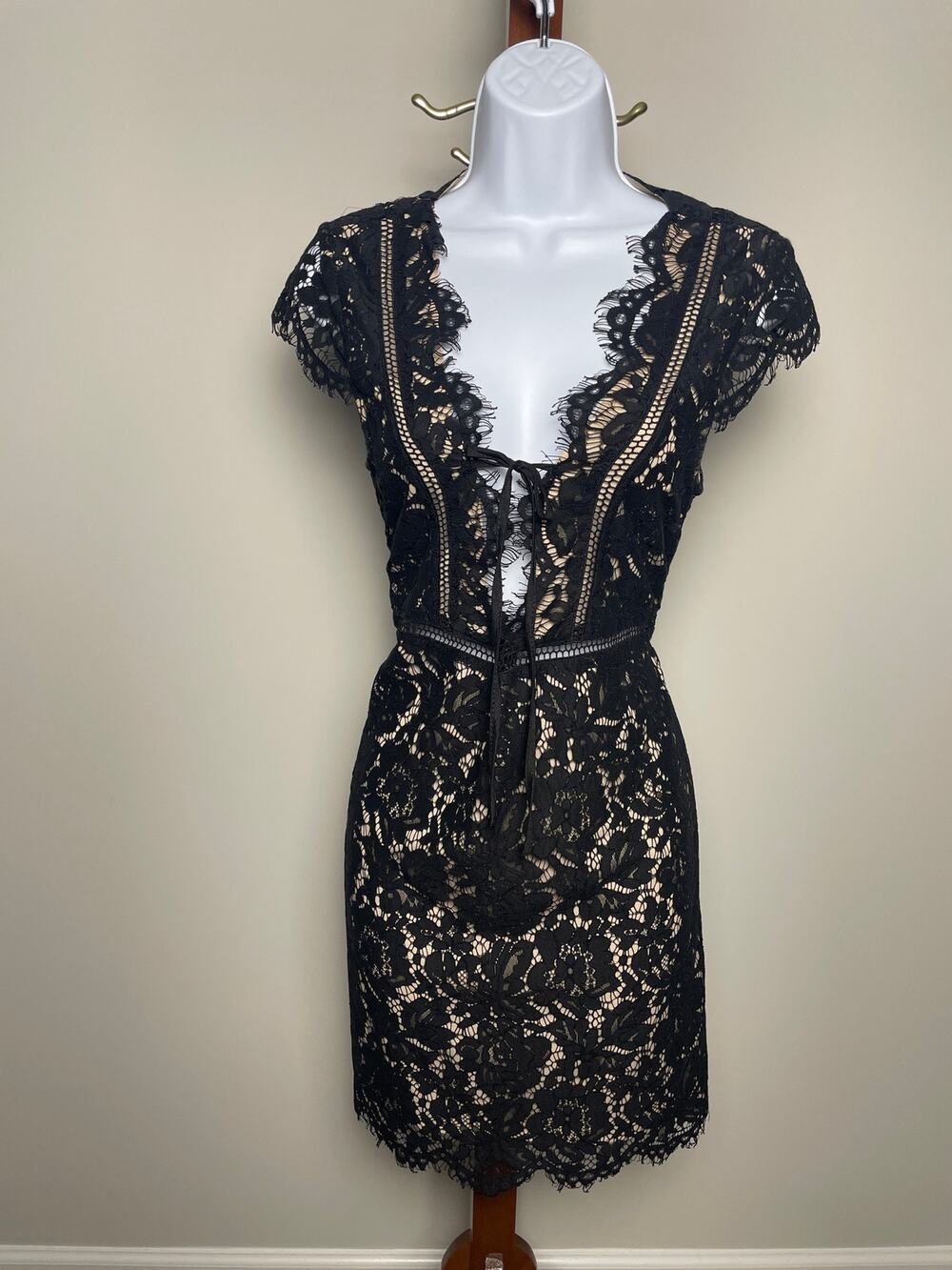 Tobi Size M Tan Mini Dress Black Lace Overlay Tie‑Front Cap Sleeves Cotton